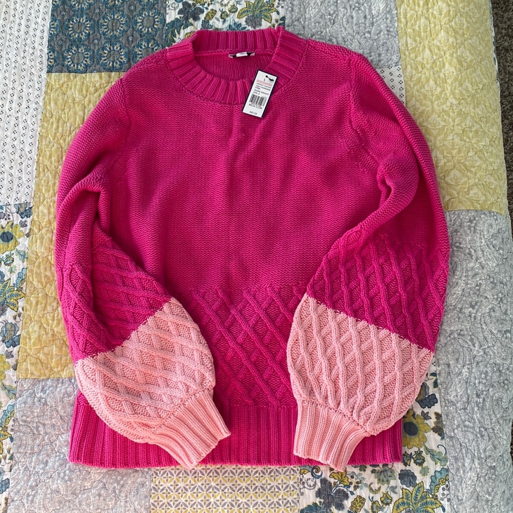 🎀 Crown & Ivy Large Hot Pink Sweater NWT 🎀